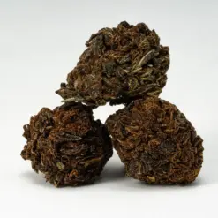 Irish Cream is a 70/30 indica-dominant hybrid known for its earthy, herbal pine flavor and calming effects. With THC levels around 16-17%, it delivers a light cerebral uplift followed by deep full-body relaxation and mild sedation. Ideal for easing stress, anxiety, pain, and fatigue, it promotes sociability before gently winding you down.